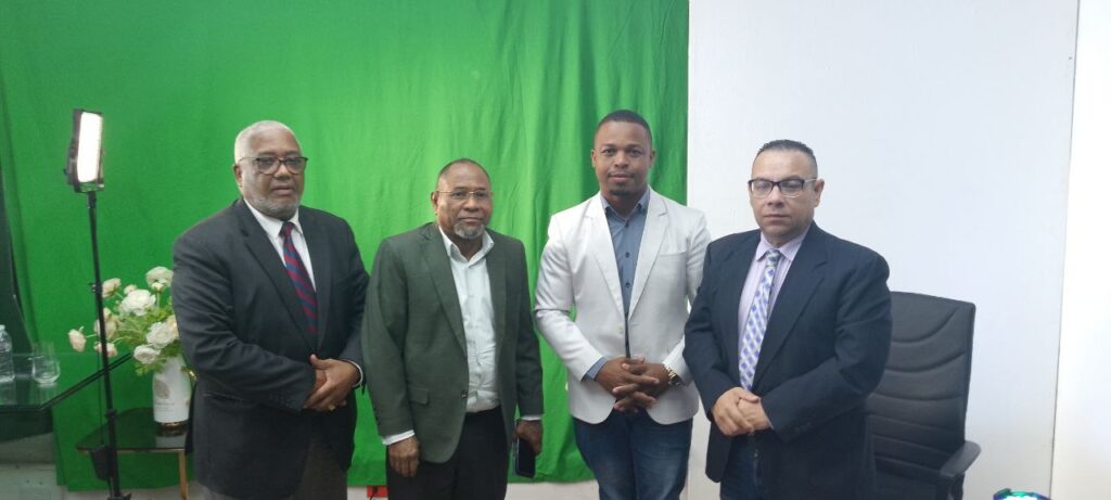 En el programa de TV indico que en su ardua lucha comunitaria inicio junto a un gran equipo a todas las protestas en contra de la Construcción del nombrado' 'MURO DE LA MUERTE'' en la antigua autopista de san isidro, la cual ha puesto en riesgo la vida de los munícipes y ha exterminado el 40% de los comercios que ahí existían.