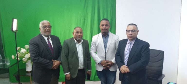 En el programa de TV indico que en su ardua lucha comunitaria inicio junto a un gran equipo a todas las protestas en contra de la Construcción del nombrado' 'MURO DE LA MUERTE'' en la antigua autopista de san isidro, la cual ha puesto en riesgo la vida de los munícipes y ha exterminado el 40% de los comercios que ahí existían.