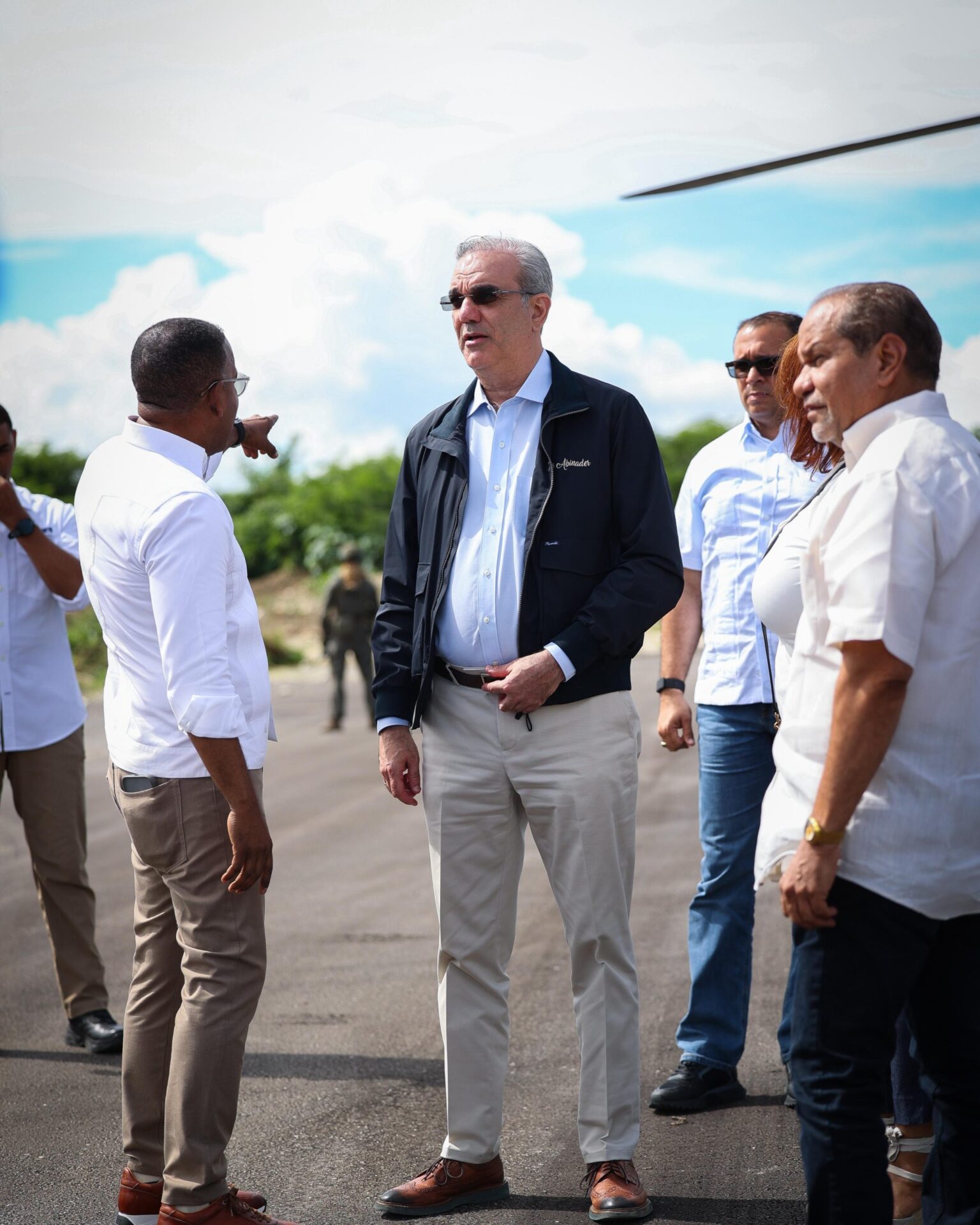 Presidente-Abinader-supervisa-avances-del-Aeropuerto-Domestico-El-Granero-del-Sur-San-Juan-4-scaled