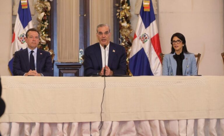 Abinader-en-Encuentro-de-Zonas-Francas-1140x694