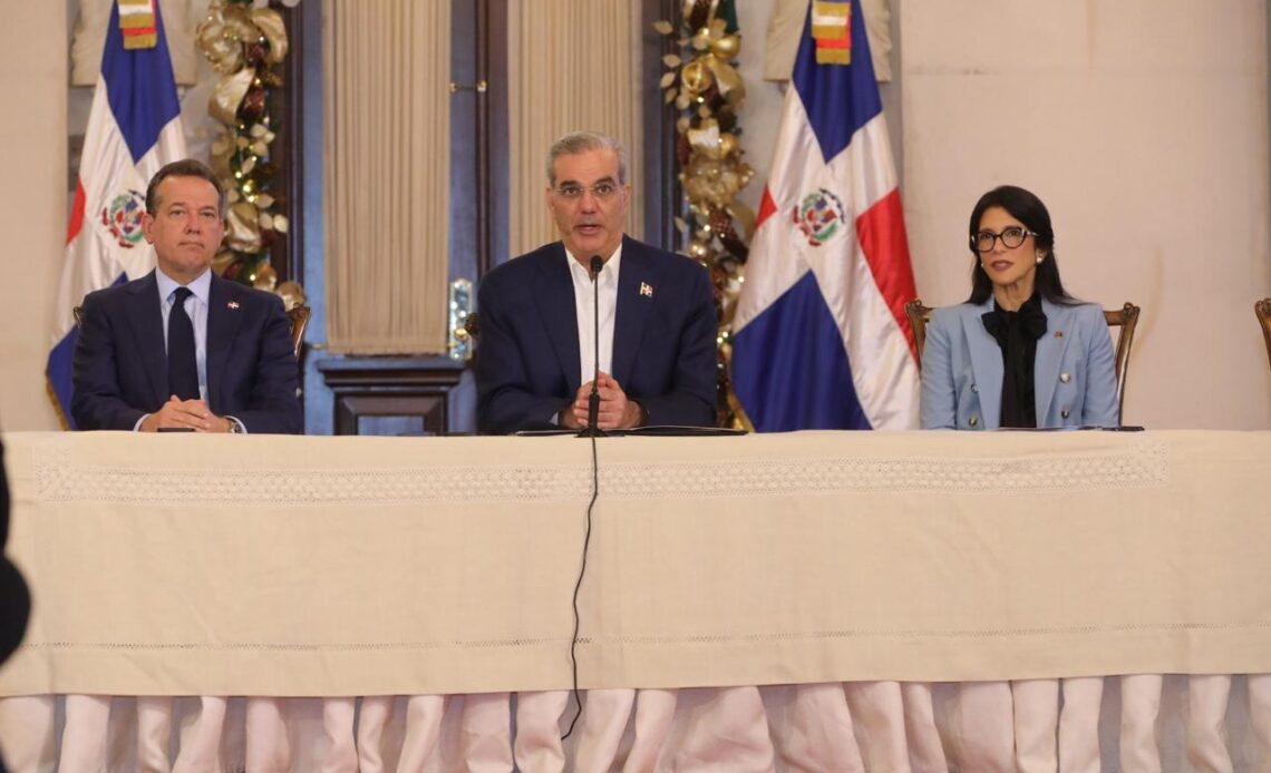 Abinader-en-Encuentro-de-Zonas-Francas-1140x694