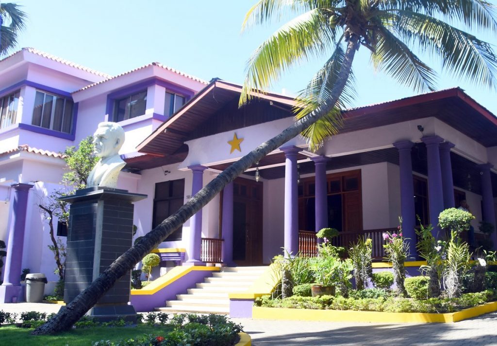 eh0boi7x4aaaxxd-1024x713