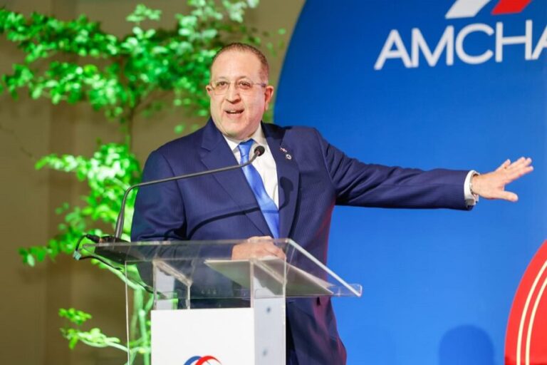 Ministro-de-Economia-Magin-Diaz-900x600