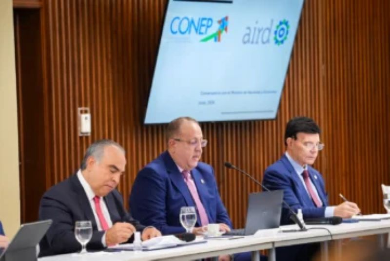 Encuentro-ministro-Magin-Diaz-con-el-CONEP-y-AIRD-360x241