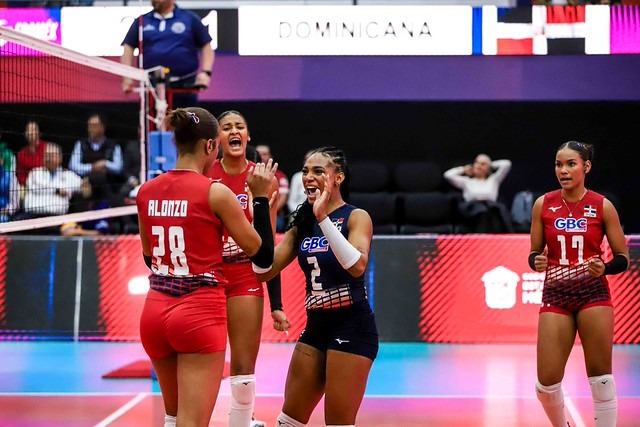 Las-dominicanas-celebran-su-triunfo-anoche-Foto-fuente-externa